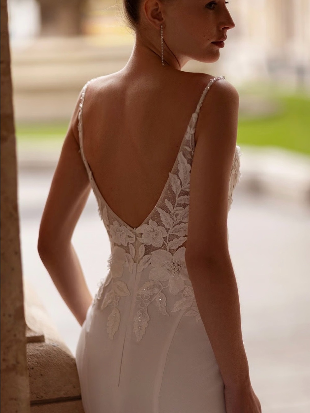 NWT Elegant Ivory Lace Bodice V-Neck Wedding Dress-Never Worn - Picture 4 of 7